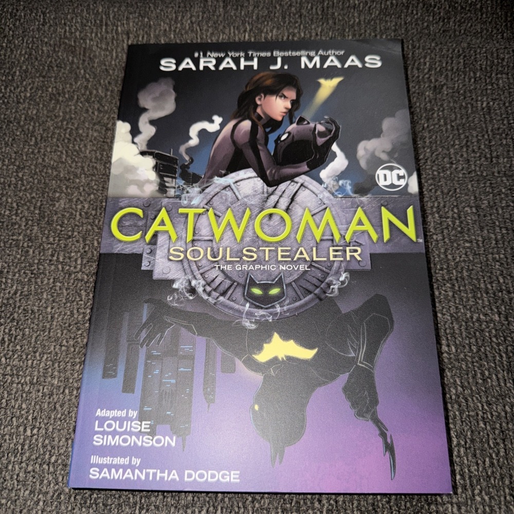 Catwoman: Soulstealer The Graphic Novel Paperback Sarah J. Maas Box B